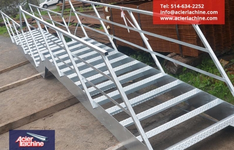 Escalier acier galvanisé | Galvanized steel stair | Acier Lachine, Montreal, Quebec | www.acierlachine.com | +1-514-634-2252